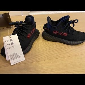 Yeezy infant black size 7 brand new with tags